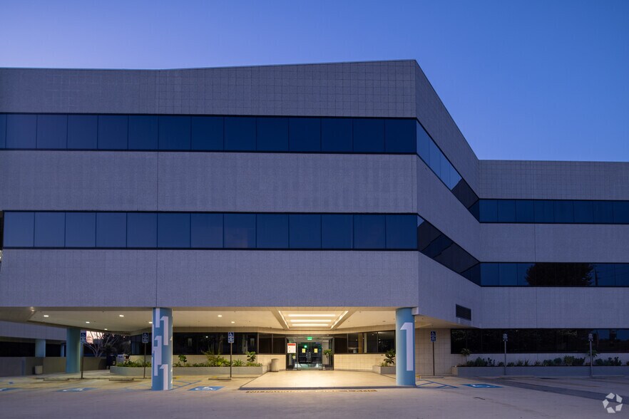 Primary Photo Of 6345 Balboa Blvd, Encino Unknown For Lease