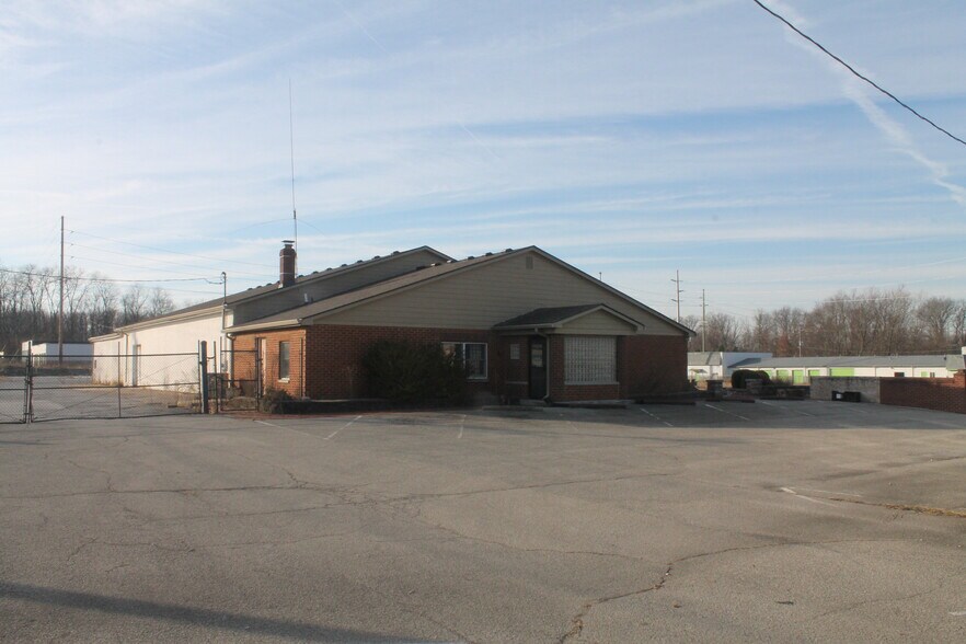 More Photos Of 105 W Carmel Dr, Carmel Industrial For Sale