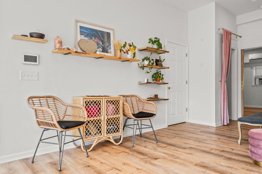 More Photos Of 694 Pont Reading Rd, Ardmore Storefront Retail Residential For Sale