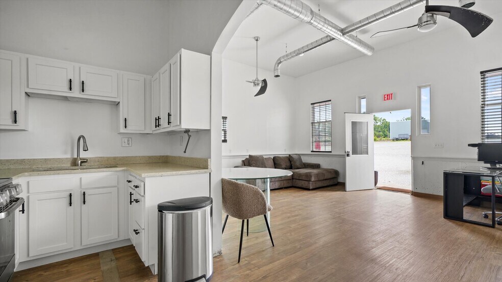 More Photos Of 1900 US 69, Excelsior Springs Warehouse For Sale