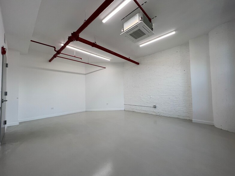 More Photos Of 389 Rider Ave, Bronx Warehouse For Lease