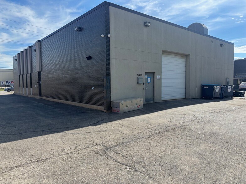 More Photos Of 5834 W Howard St, Skokie Warehouse For Sale