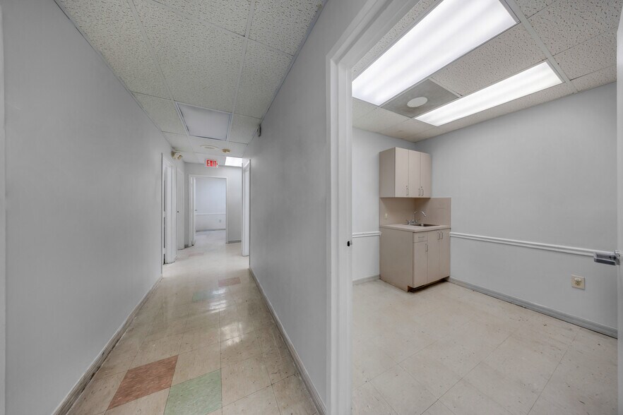 More Photos Of 2901 NW 17th Ave, Miami Office For Sale