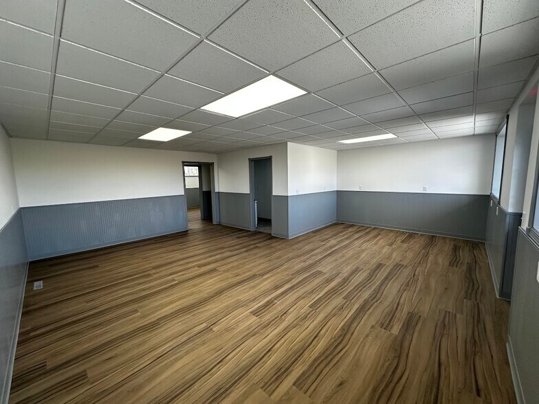 More Photos Of 2852 N Biagio, Ozark Office For Lease