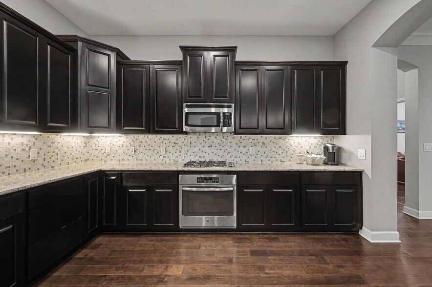 More Photos Of 5155 W Davis St, Conroe Medical For Lease