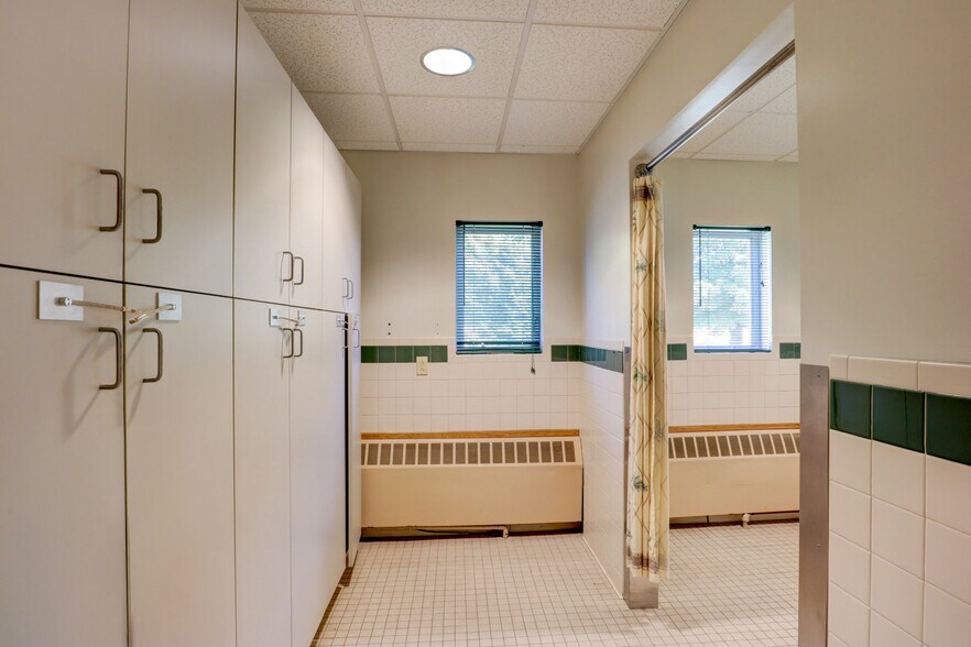 More Photos Of 4960 Hill Rd, Kennedy Schools For Lease