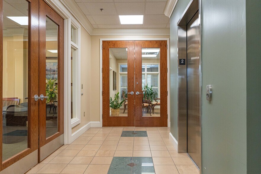 More Photos Of 1600 Highland Colony Pky, Madison Bank For Lease