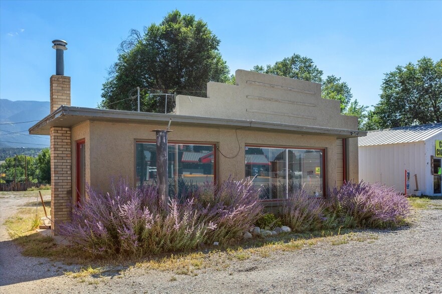 More Photos Of 249 W Rainbow Blvd, Salida Flex For Sale