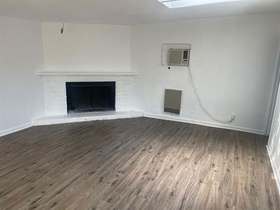 More Photos Of 737 Irby Ln, Irving Medical For Sale