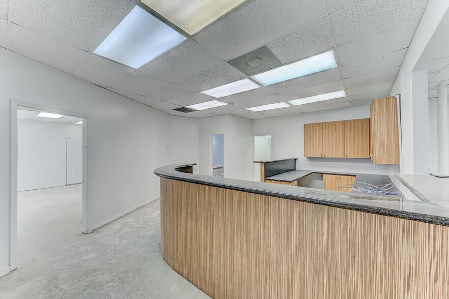 More Photos Of 14721 Pebble Bend Dr, Houston Medical For Lease