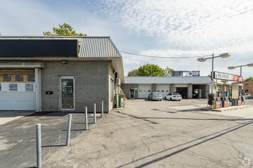 More Photos Of 554-558 Av Michel-Jasmin, Dorval Auto Dealership For Sale