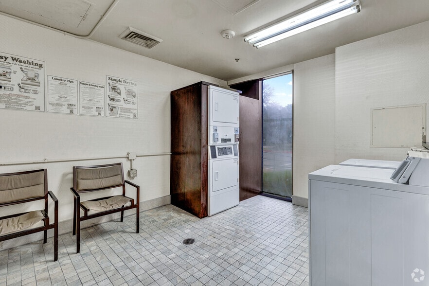 More Photos Of 15700 John F Kennedy Blvd, Houston Hotel For Sale
