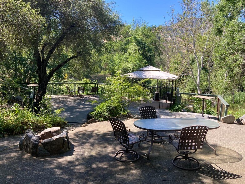 More Photos Of 42975 Sierra Dr, Three Rivers Hotel For Sale