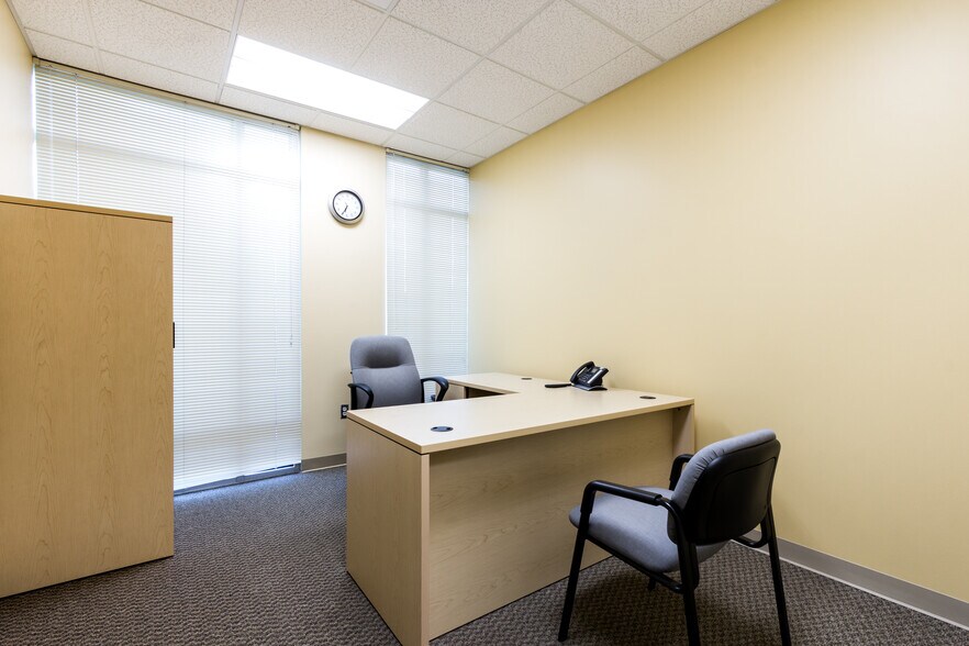 More Photos Of 1950 NE Green Oaks Blvd, Arlington Office For Lease