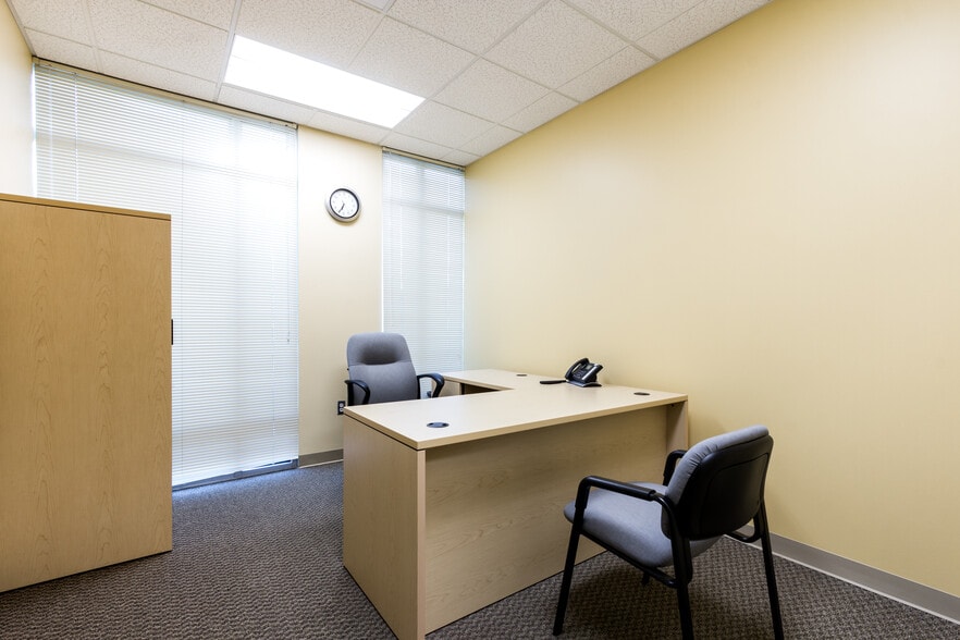 More Photos Of 1950 NE Green Oaks Blvd, Arlington Office For Sale