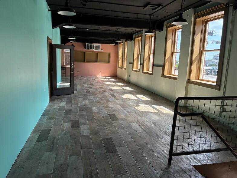 More Photos Of 111 23rd St, Galveston Bar For Lease