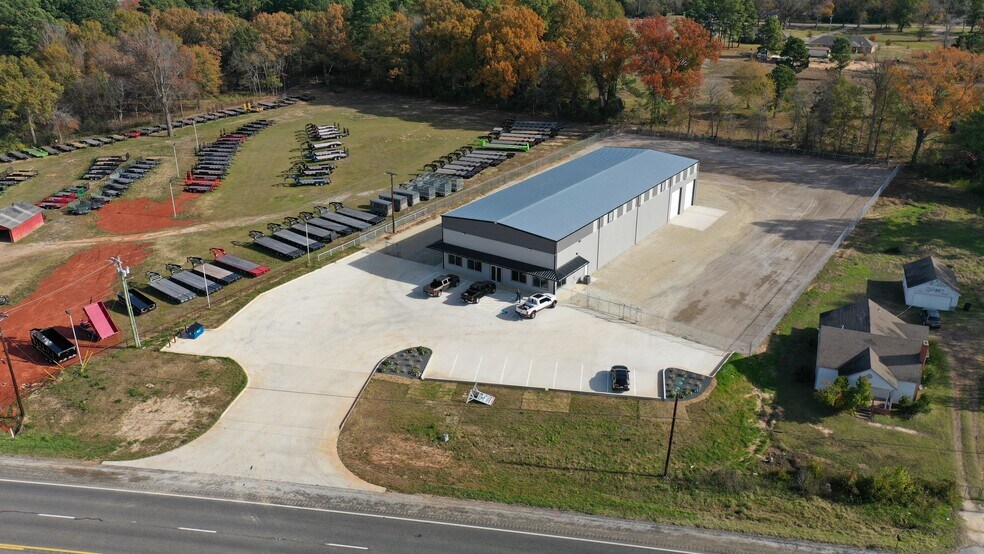 More Photos Of 9238 US Highway 69 N, Tyler Warehouse For Lease