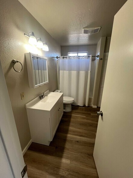More Photos Of 1000 C St, Hawthorne Office Residential For Sale