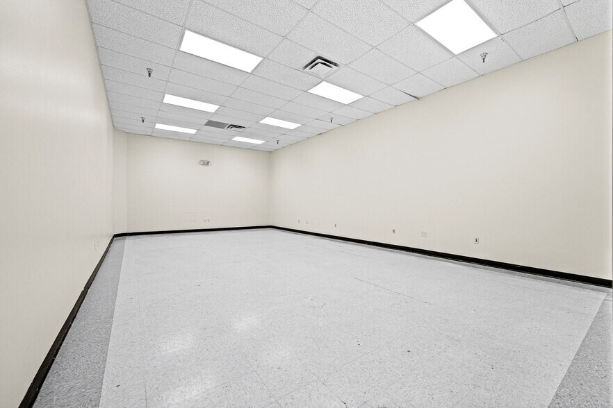 More Photos Of 1111 Digital Dr, Richardson Showroom For Sale