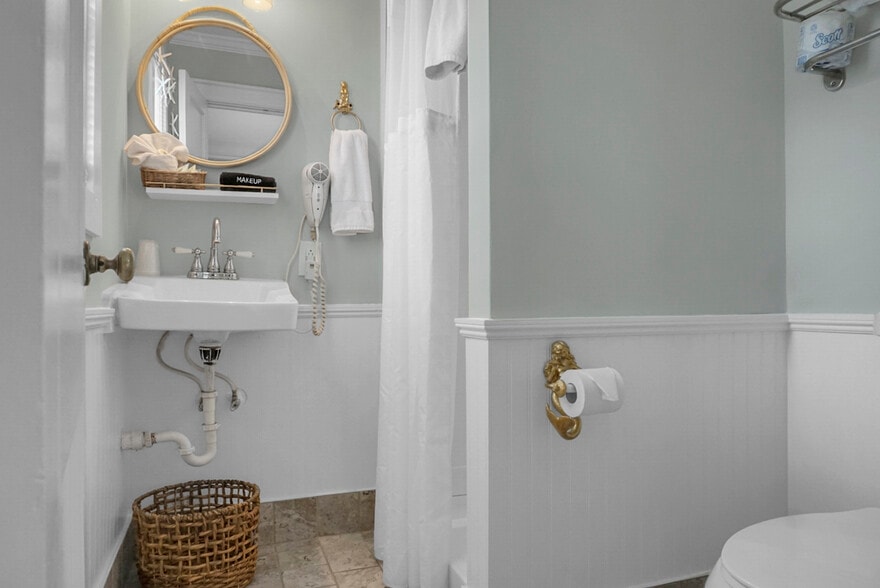 More Photos Of 205 Harper Ave, Carolina Beach Hotel For Sale