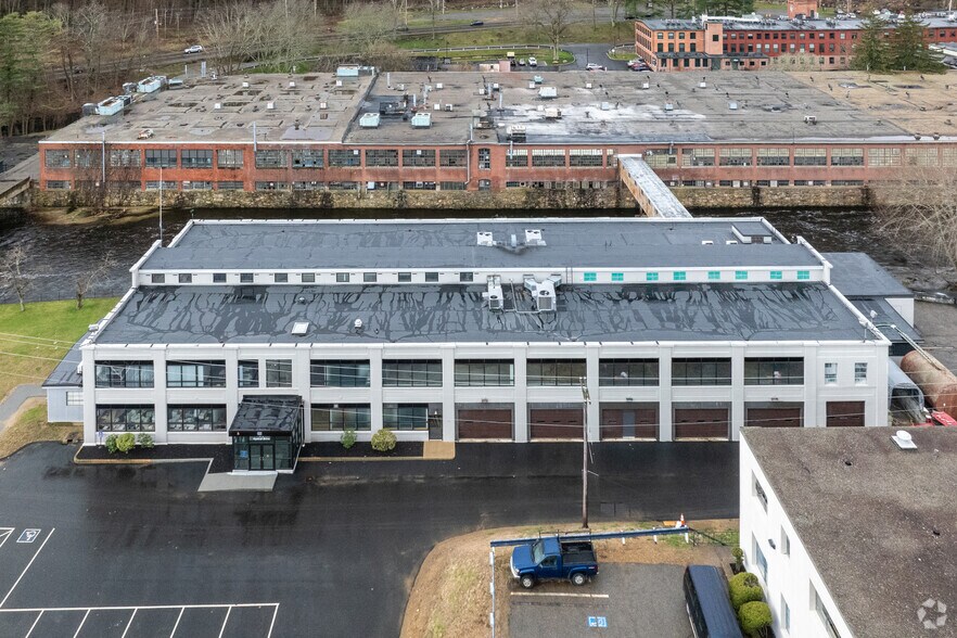 More Photos Of 80 Optical Dr, Southbridge Flex For Lease