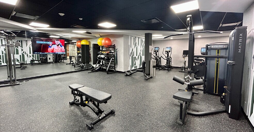 More Photos Of 4250 Veterans Memorial Hwy, Holbrook Office For Lease