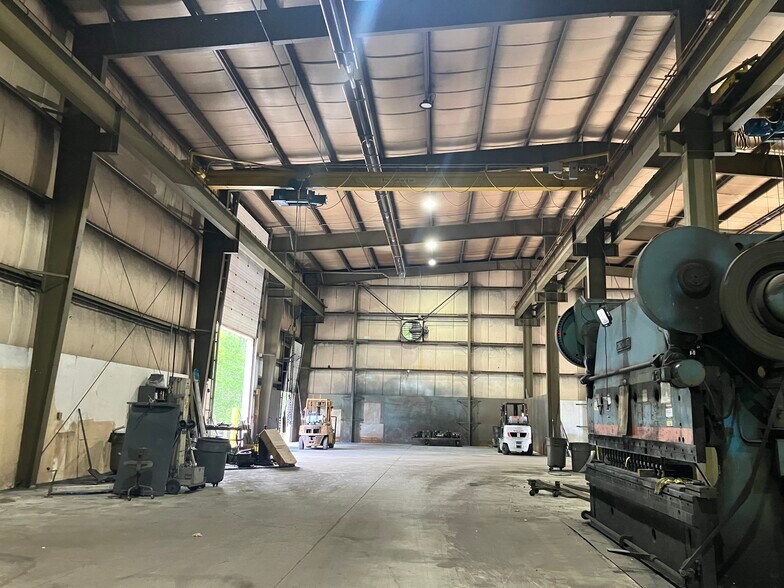 More Photos Of 185 Lafayette Rd, North Hampton Warehouse For Lease