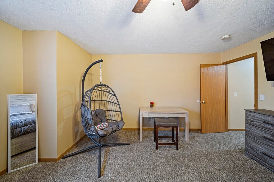 More Photos Of 6037 Lake Rd W, Ashtabula Apartments For Sale