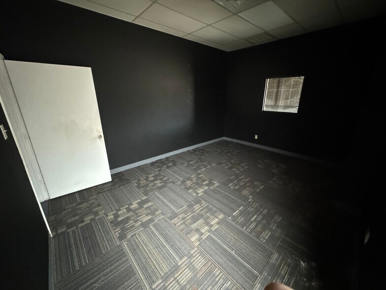 More Photos Of 5209 Davis Blvd, North Richland Hills Light Distribution For Lease