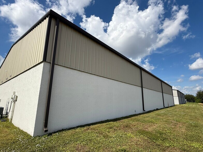 More Photos Of 6860 28th St Cir, Sarasota Warehouse For Sale