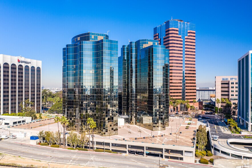 More Photos Of 300 Oceangate, Long Beach Office For Lease