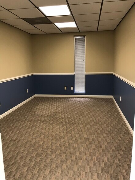 More Photos Of 472 Grimes Blvd, Lexington Warehouse For Lease