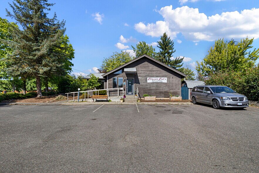 More Photos Of 92 NW Glenhart Ave, Winston Freestanding For Sale