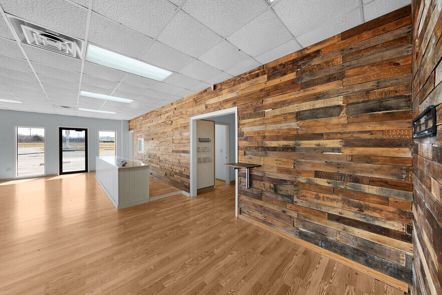 More Photos Of 1118 Interstate Highway 30, Greenville Storefront Retail Office For Lease