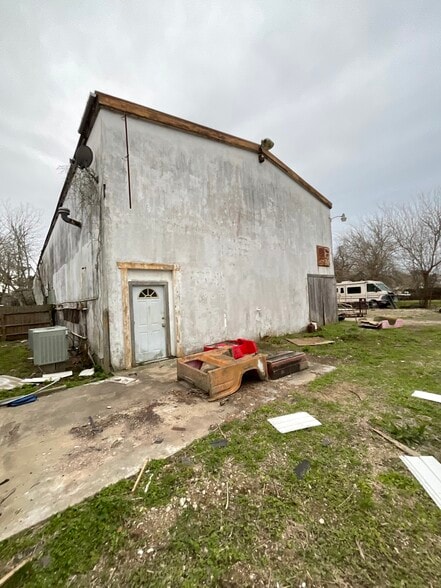 More Photos Of 609 Oak St, La Marque Warehouse For Sale