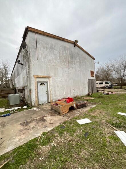 More Photos Of 609 Oak St, La Marque Warehouse For Sale