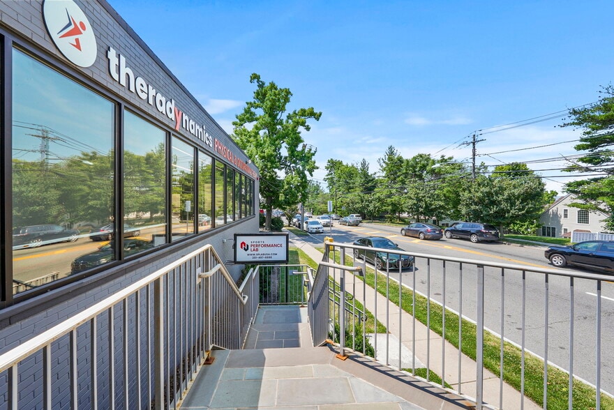 More Photos Of 530-540 Bergen Blvd, Ridgefield Office For Sale