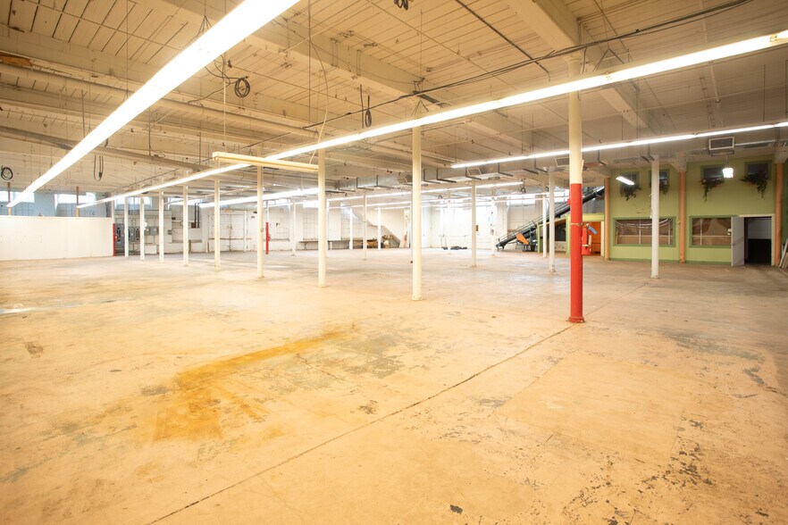 More Photos Of 15 Shaw St, Fall River Manufacturing For Lease