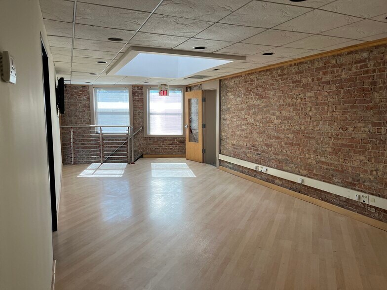 More Photos Of 6613-6621 Ogden Ave, Berwyn Storefront Retail Office For Sale