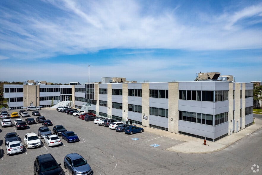 More Photos Of 1 Sparks Ave, Toronto Office For Lease