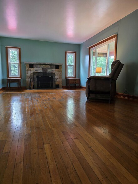 More Photos Of 368 Pittsburgh Rd, Butler Flex For Sale