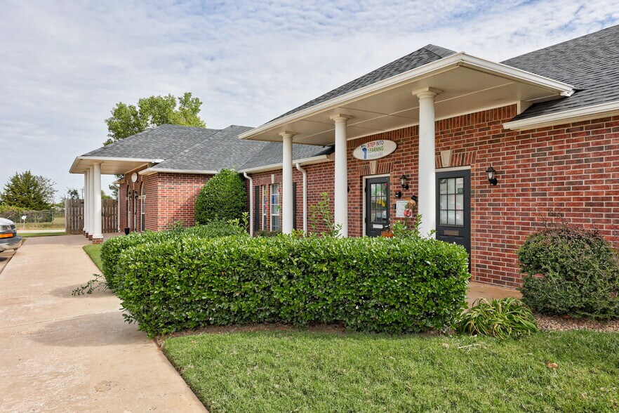 More Photos Of 500 N Financial Ter, Mustang Medical For Sale