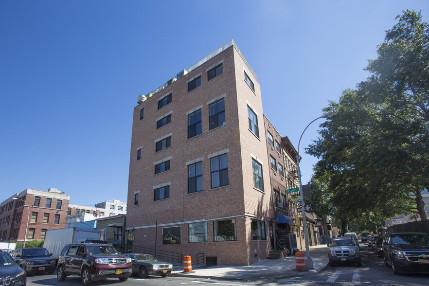 Primary Photo Of 3945-3949 Crescent St, Long Island City Apartments For Lease