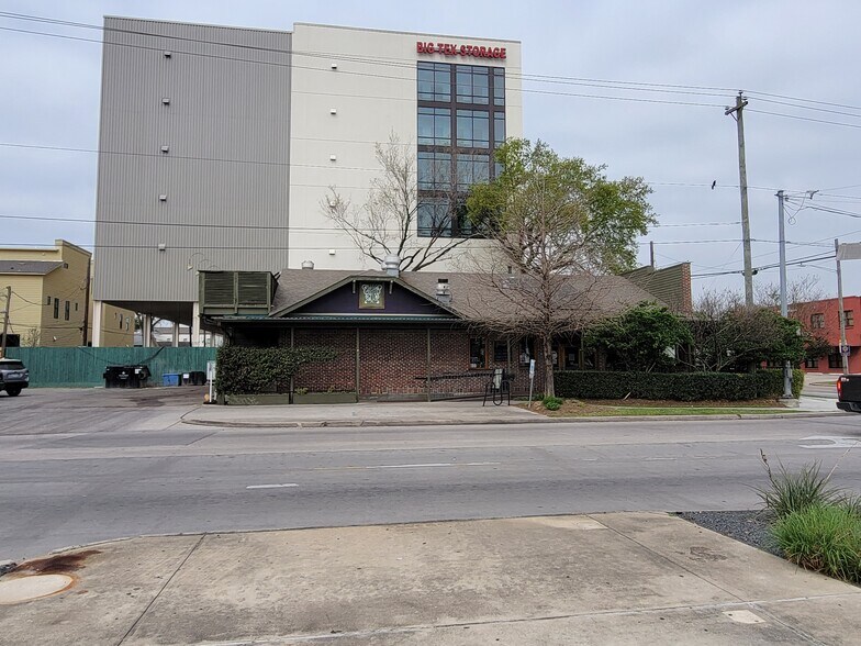More Photos Of 1043-1045 Studewood, Houston General Retail For Sale
