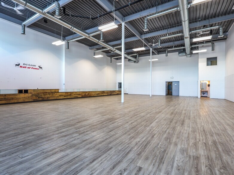 More Photos Of 4805 75 St, Stettler Storefront Retail Office For Sale