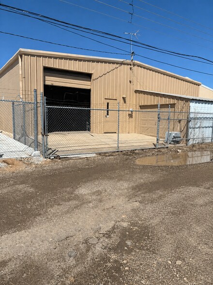 More Photos Of 2409 Commerce St, Amarillo Industrial For Sale