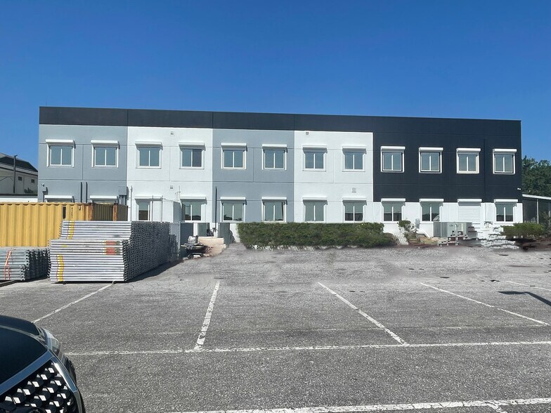 More Photos Of 1991-1993 Industrial Dr, Deland Office For Sale