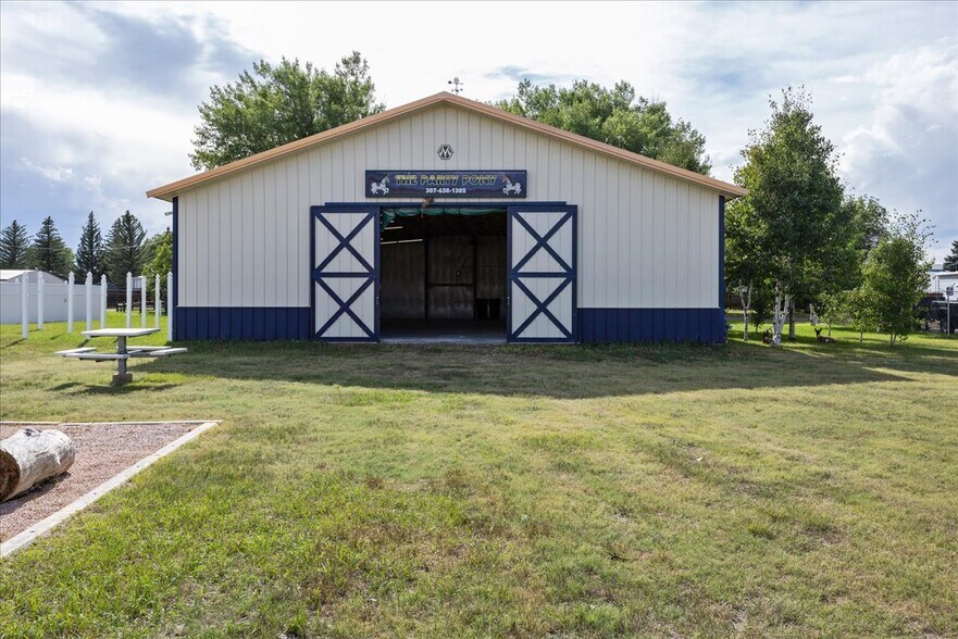 More Photos Of 1902 Avenue C, Cheyenne Self Storage For Lease