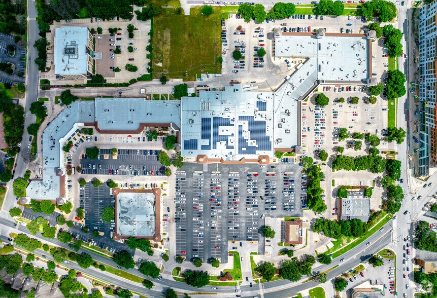 More Photos Of 999 E Basse Rd, San Antonio Unknown For Lease