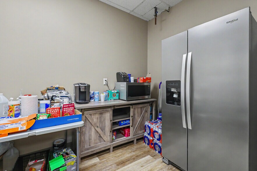 More Photos Of 835 Mason St, Dearborn Office For Lease